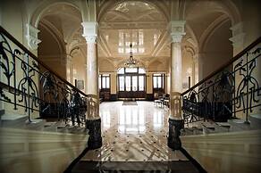 George Hotel