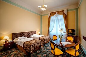 George Hotel