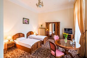 George Hotel