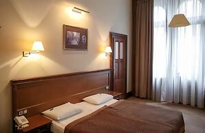 George Hotel