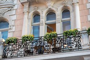 George Hotel