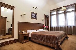 George Hotel