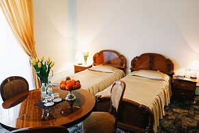 George Hotel