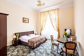George Hotel