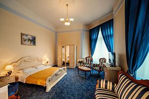 George Hotel