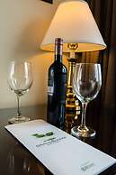 Brigantine Inn & Suites