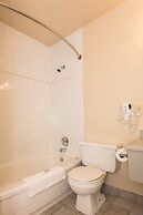 Brigantine Inn & Suites