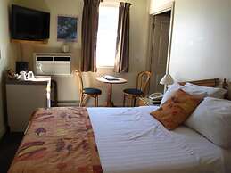 Brigantine Inn & Suites