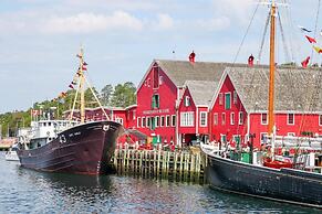 Brigantine Inn & Suites