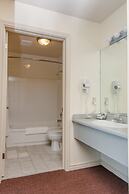 Brigantine Inn & Suites