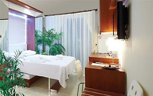 Seahorse Deluxe Hotel