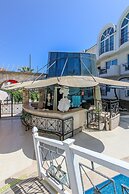 Seahorse Deluxe Hotel