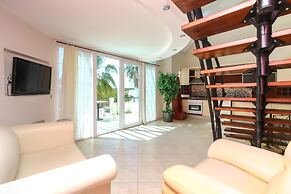 Seahorse Deluxe Hotel