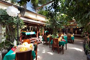 Tropica Bungalow Resort