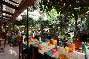 Tropica Bungalow Resort