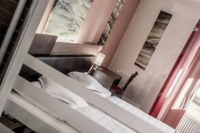 Josl Mountain Lounging Hotel