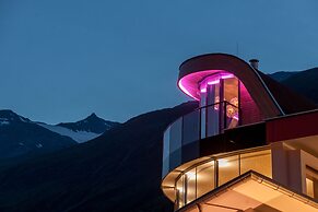 Josl Mountain Lounging Hotel