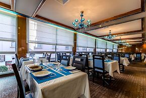 Helgon Hotel – Lourdes Pyrenees