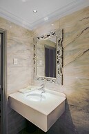 A&EM - The Petit Hotel