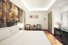 A&EM - The Petit Hotel