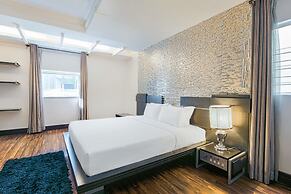 A&EM - The Petit Hotel