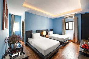 A&EM - The Petit Hotel