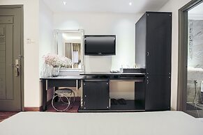 A&EM - The Petit Hotel