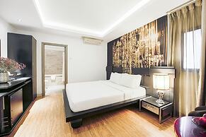 A&EM - The Petit Hotel