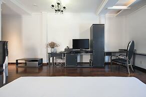 A&EM - The Petit Hotel