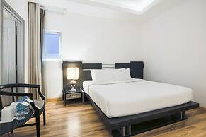 A&EM - The Petit Hotel