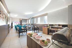 A&EM - The Petit Hotel