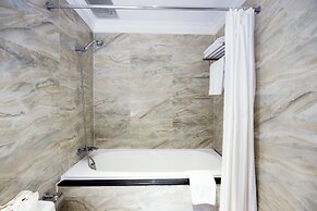 A&EM - The Petit Hotel