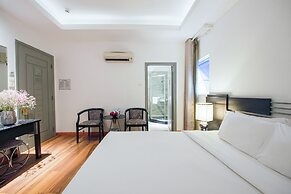 A&EM - The Petit Hotel