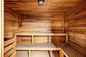 Glacier Mountaineer Lodge