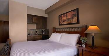 Glacier Mountaineer Lodge