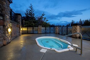 Glacier Mountaineer Lodge