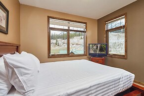 Glacier Mountaineer Lodge