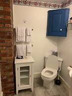 The Buttonwood Inn on Mt. Surprise