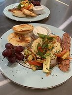 The Buttonwood Inn on Mt. Surprise