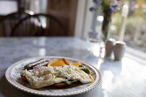 The Buttonwood Inn on Mt. Surprise