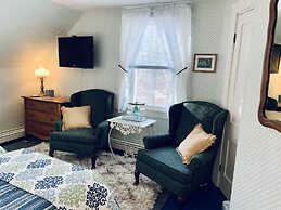 The Buttonwood Inn on Mt. Surprise