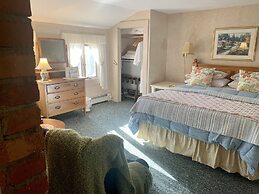 The Buttonwood Inn on Mt. Surprise