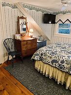 The Buttonwood Inn on Mt. Surprise