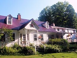The Buttonwood Inn on Mt. Surprise