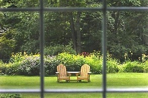 The Buttonwood Inn on Mt. Surprise