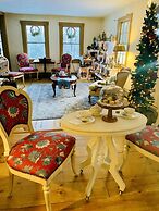 The Buttonwood Inn on Mt. Surprise