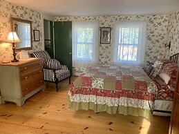 The Buttonwood Inn on Mt. Surprise