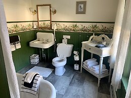 The Buttonwood Inn on Mt. Surprise