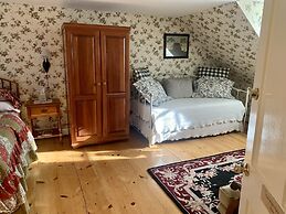 The Buttonwood Inn on Mt. Surprise