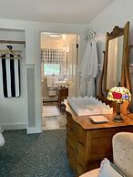 The Buttonwood Inn on Mt. Surprise